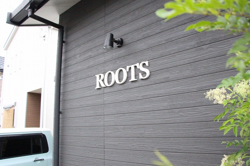 店名のROOTSは、この地に根を張って拡がっていくという意味で名付けられたそうです。